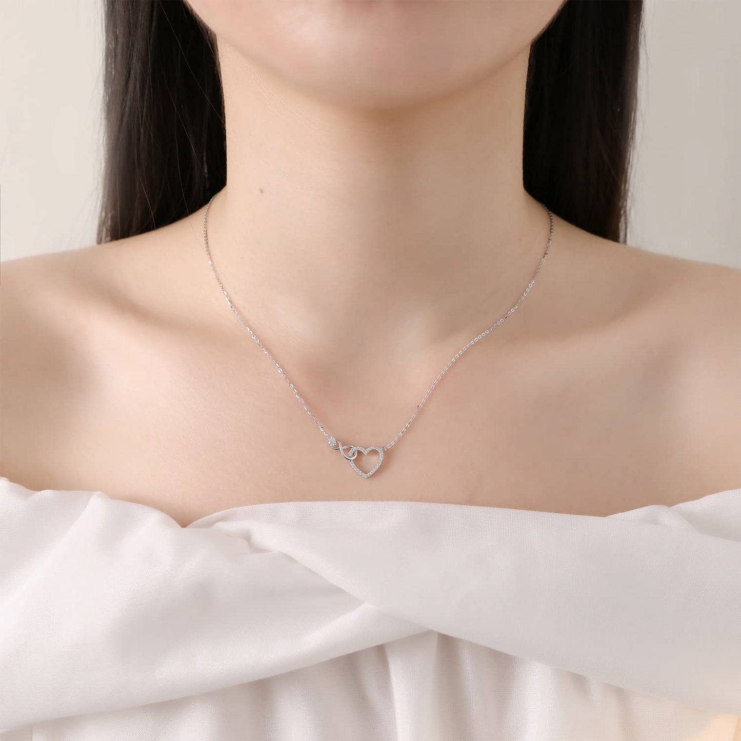Swarovski Sonsuz Aşk Kadın Kolye