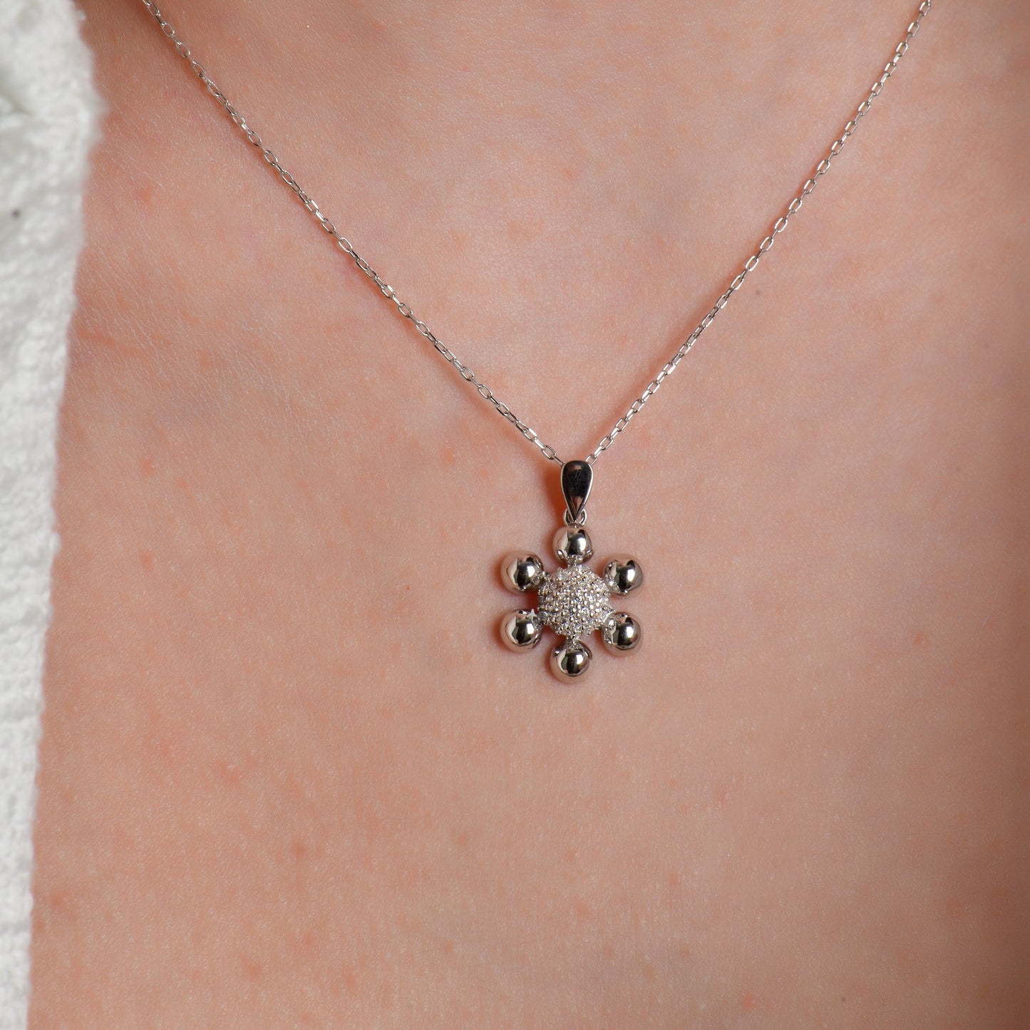 Swarovski Işıldayan Çiçeğimsin Kadın Kolye