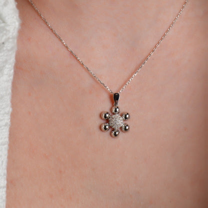 Swarovski Işıldayan Çiçeğimsin Kadın Kolye