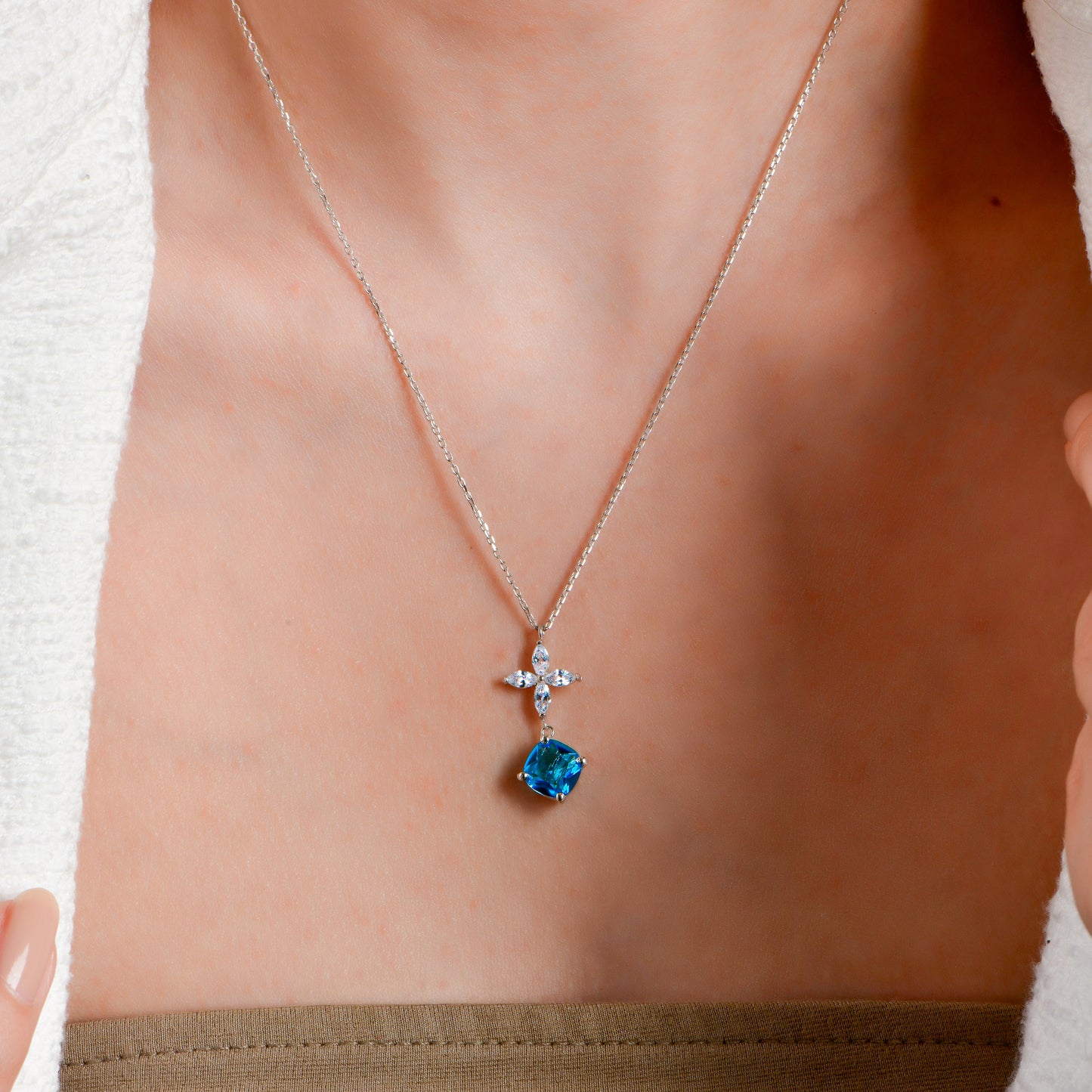Swarovski Aquamarin Topaz Çiçekli Kadın Kolye