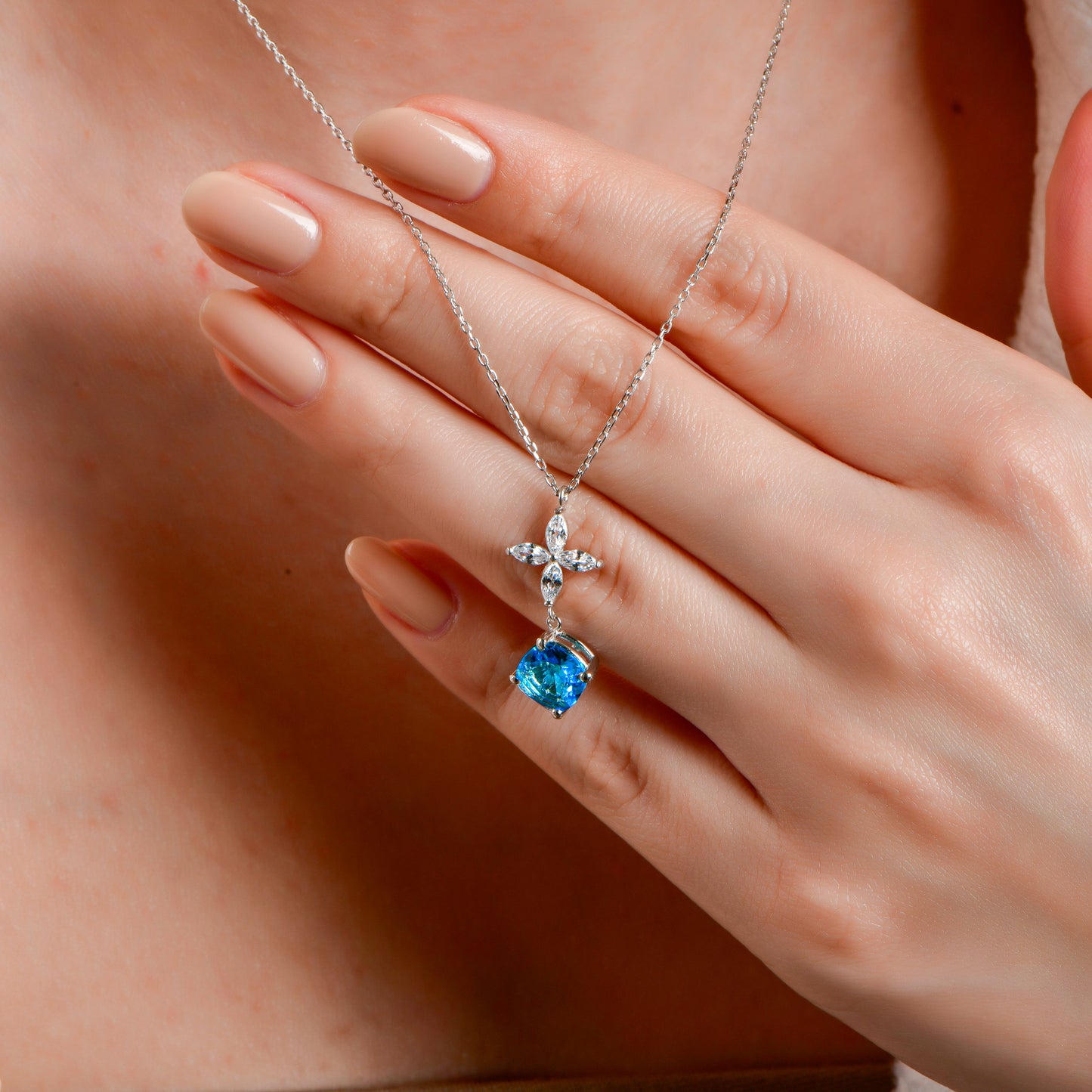 Swarovski Aquamarin Topaz Çiçekli Kadın Kolye