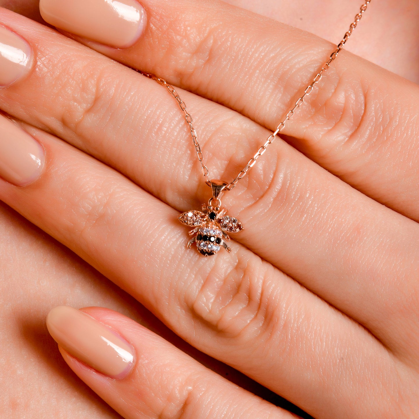 Swarovski Zirconia Arı Temalı Kadın Kolye