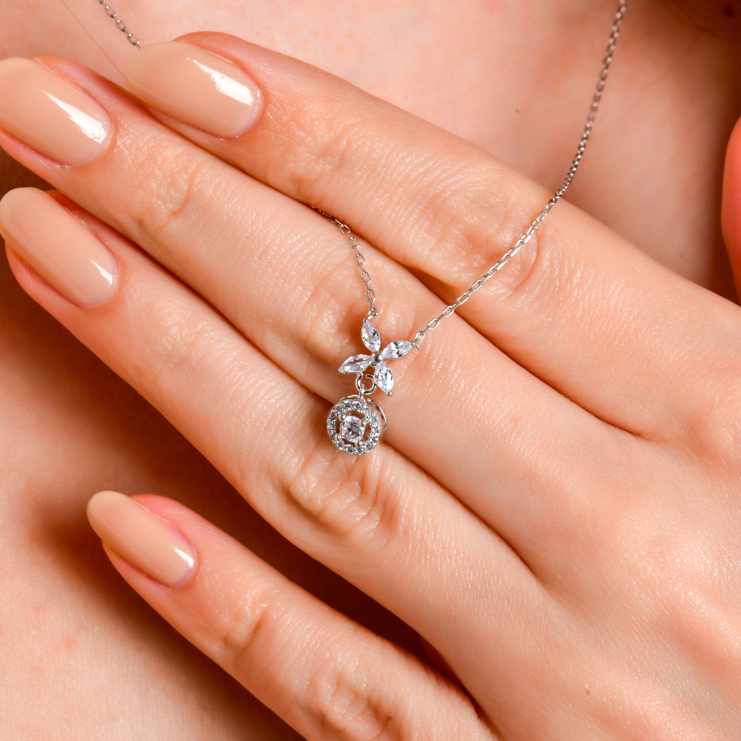 Swarovski Zirconia Çiçek Tek Taş Kombin Kadın Kolye