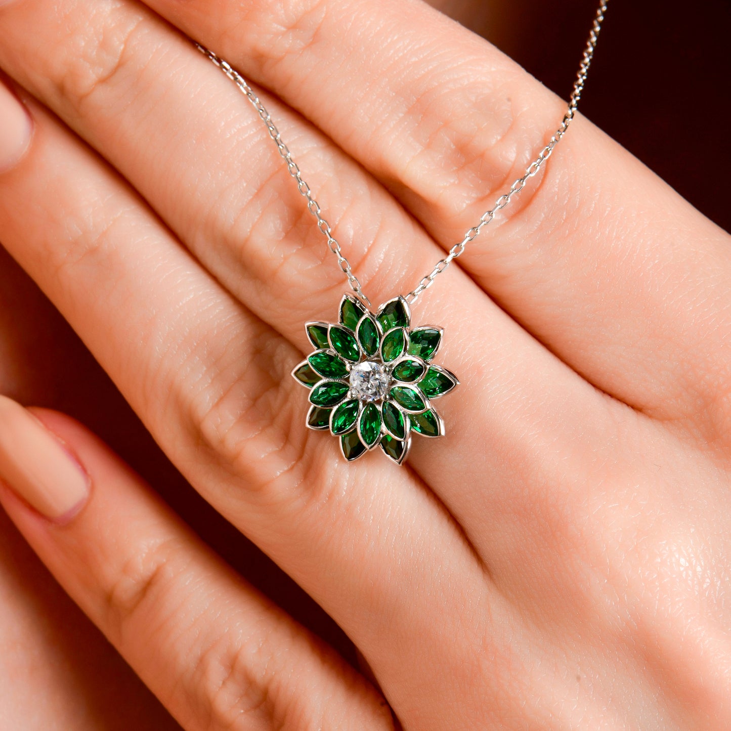 Swarovski Zirconia Cennet Çiçeği Zümrüt Kadın Kolye