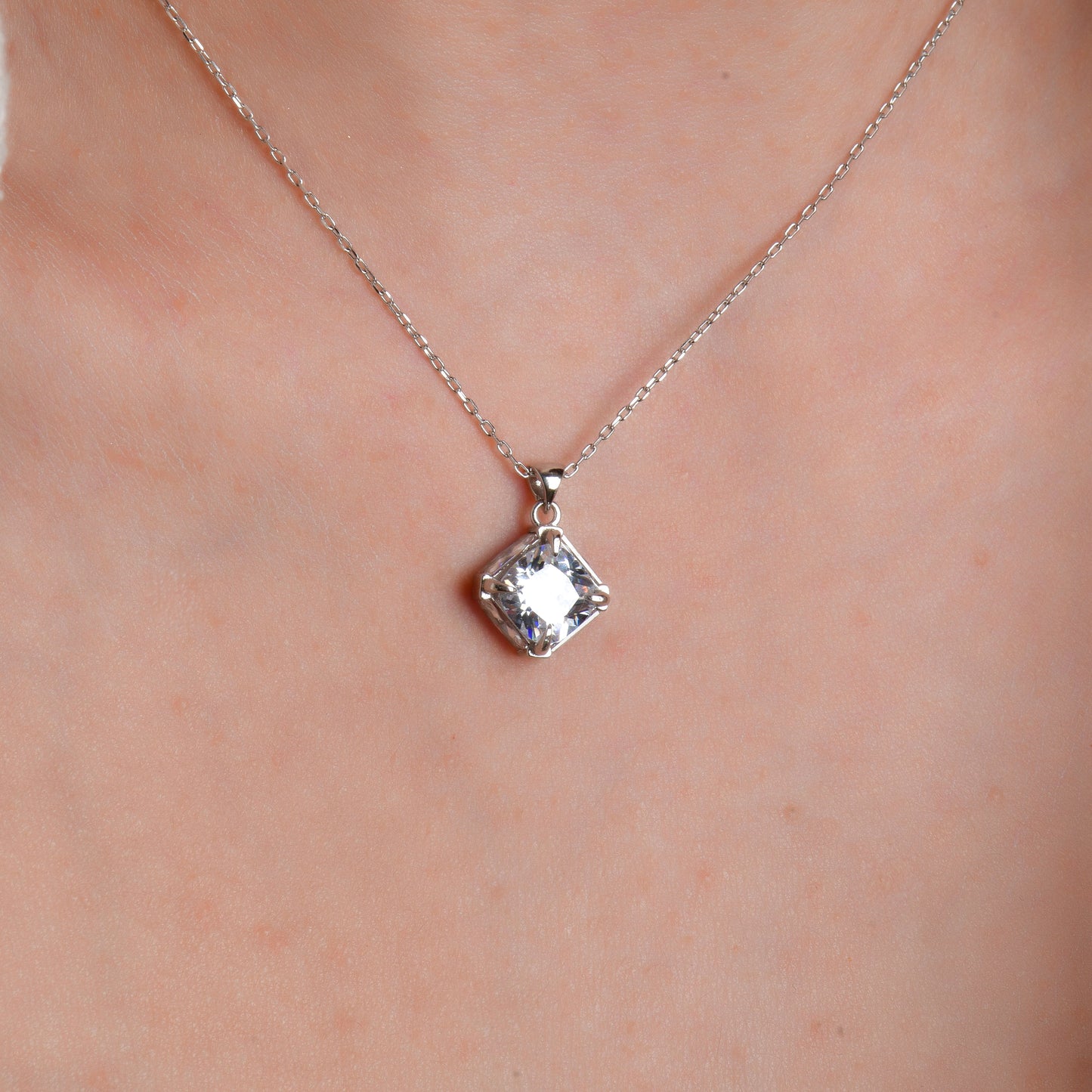 Swarovski Zirconia Quattuor Tek Taş Kadın Kolye