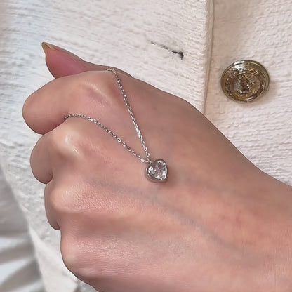 Swarovski Kalbimdeki Tek Taş Gümüş Kolye